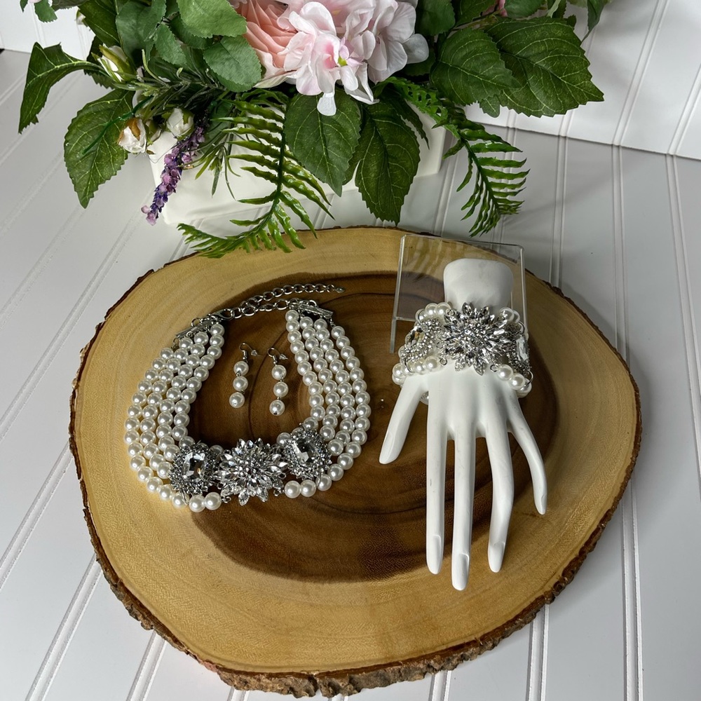 Diamonds & Pearls Necklace and Bracelet Set
